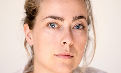 Med barnet på armen og savnet i brystet