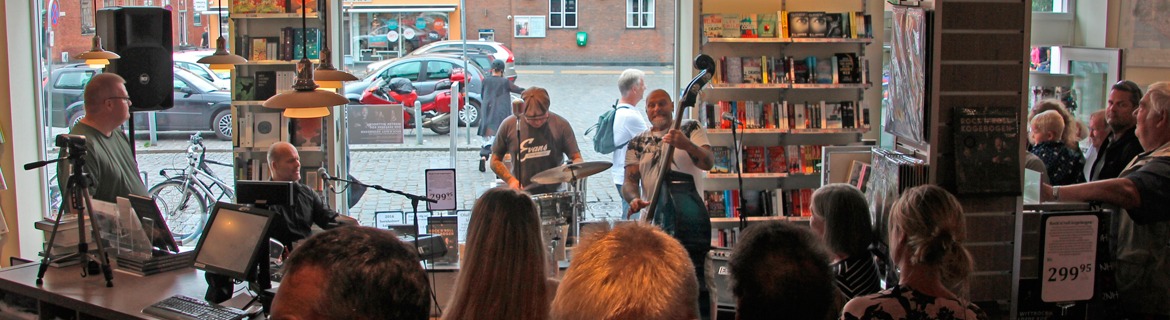 Minikoncert i boghandlen