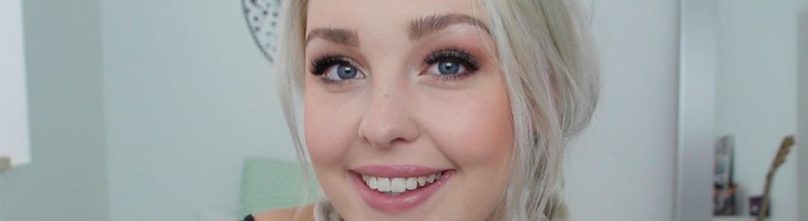 Julia Sofia signerer i boghandlen