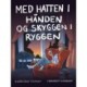 Med hatten i hånden og skyggen i ryggen