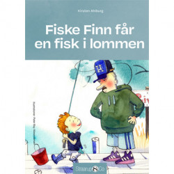 Fiske Finn får en fisk i lommen