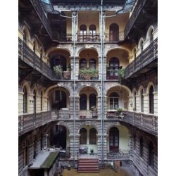 Yves Marchand/Romain Meffre: Budapest Courtyards