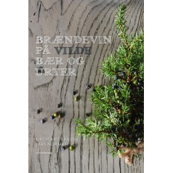 Brændevin på vilde bær og urter