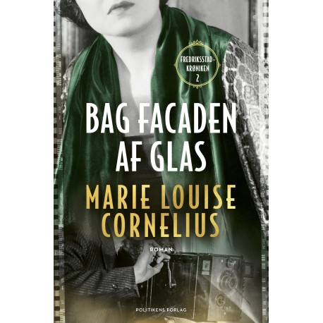 Bag facaden af glas