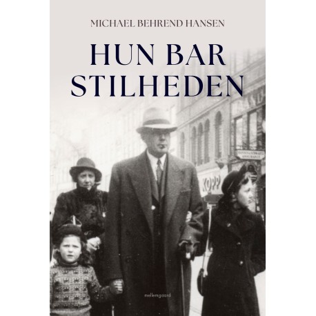 Hun bar stilheden