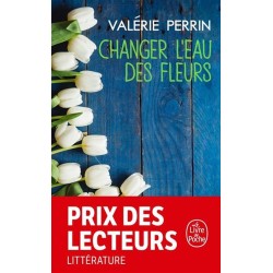 Changer l'eau des fleurs