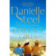 Daddy's Girls: A compelling story of the bond between three sisters from the billion copy bestseller