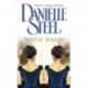 Mirror Image: The moving historical tale of love, family and conflicting destiny from the bestselling author Danielle Steel